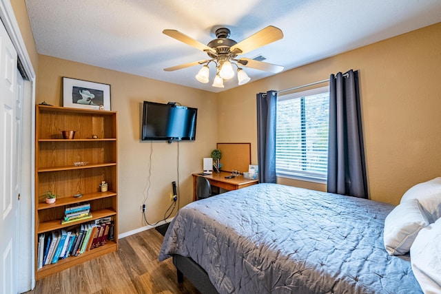 2900 Vista Del Rey NE Unit 18D, Albuquerque, NM 87112 - bedroom featuring wood finished floors, a closet, and ceiling fan