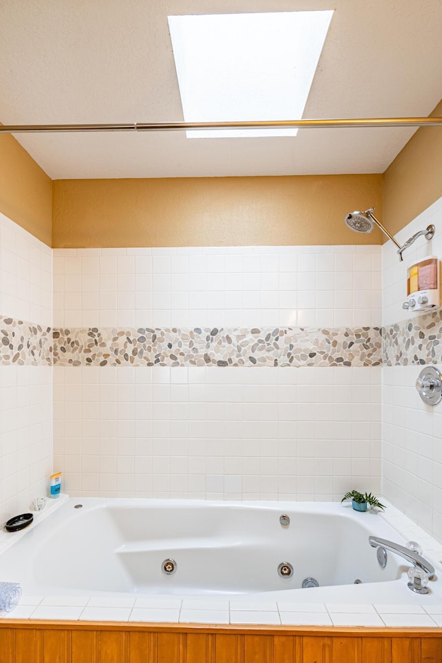 2900 Vista Del Rey NE Unit 18D, Albuquerque, NM 87112 - bathroom with a combined bath / shower with jetted tub