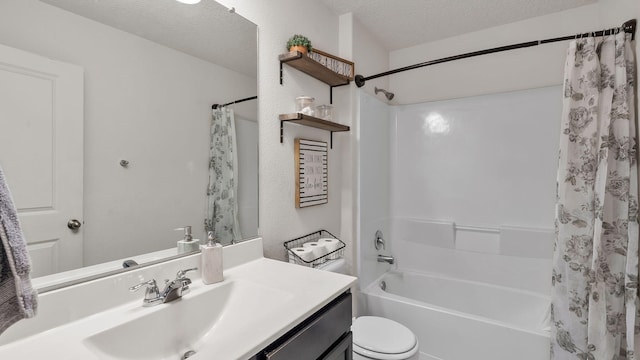 2404 Del Timbre Ln SW, Albuquerque, NM 87121 - bathroom with vanity, shower / tub combo, and a textured ceiling
