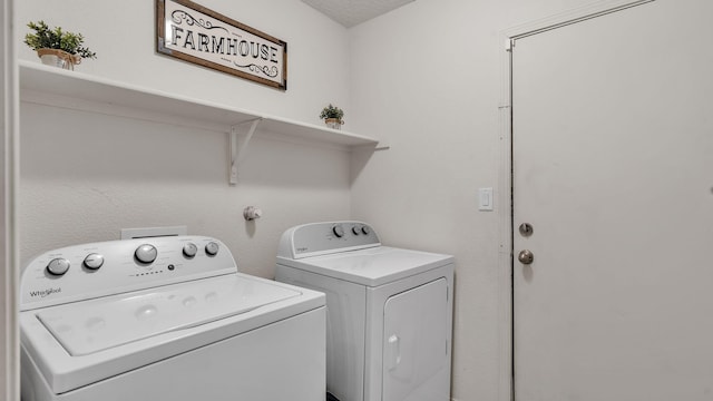 2404 Del Timbre Ln SW, Albuquerque, NM 87121 - washroom with washing machine and dryer