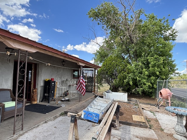 2 Bus Ln, Sandia Park, NM 87047 - view of patio featuring a garden