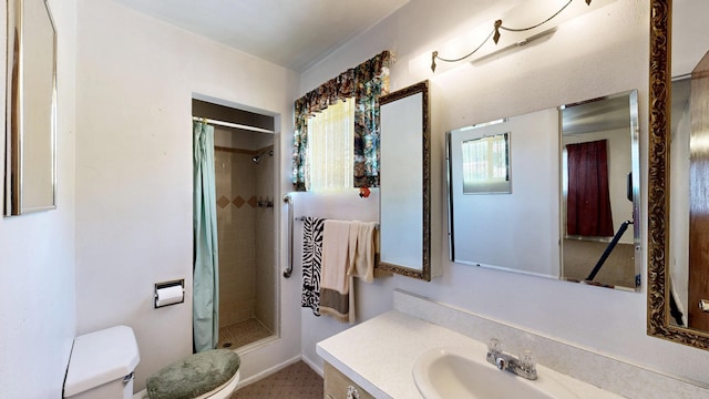 604 9th St SW, Albuquerque, NM 87102 - full bath featuring vanity and a shower with shower curtain