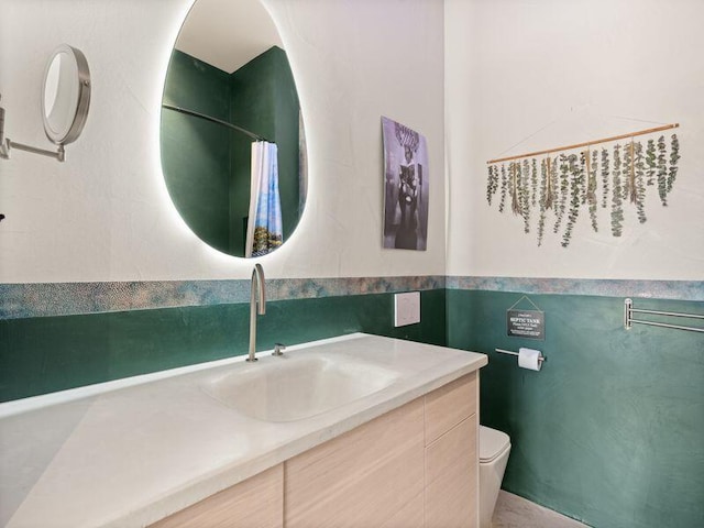 400 Perea Ln, Corrales, NM 87048 - full bath with vanity and a shower with curtain