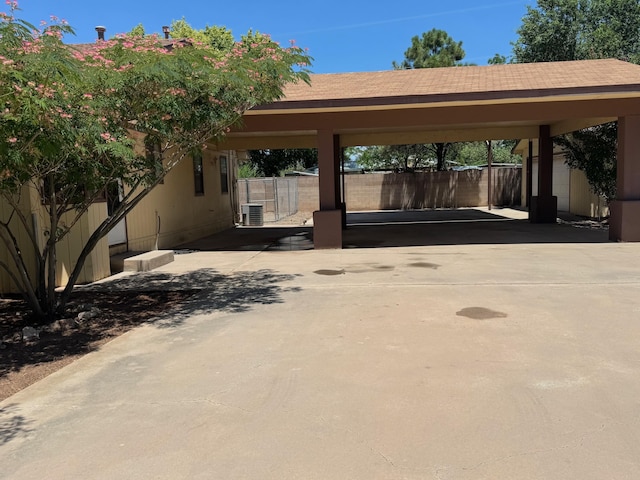 1519 Lundy Ln SW, Albuquerque, NM 87105 - view of car parking