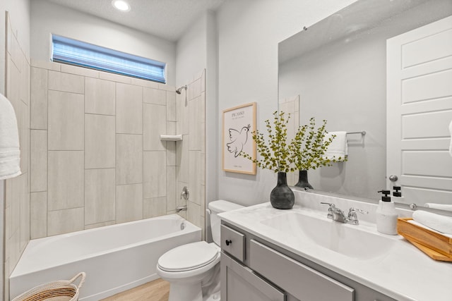 2520 Guadalupe Rd NE, Rio Rancho, NM 87144 - bathroom featuring vanity, bathing tub / shower combination, and wood finished floors