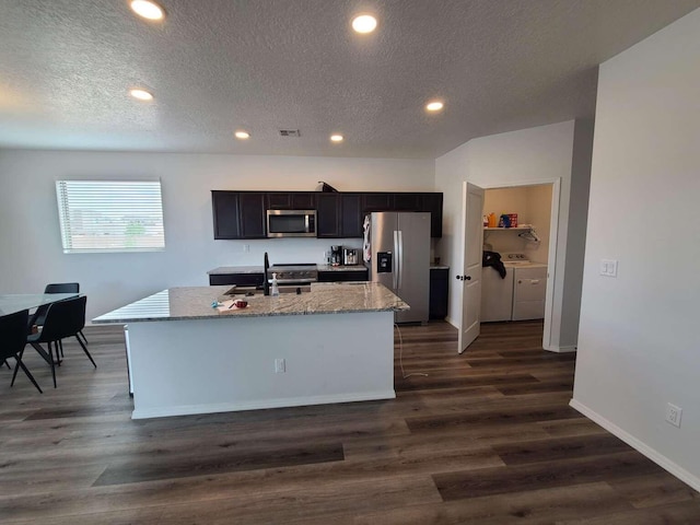 4300 Lauren NE, Rio Rancho, NM 87124 - kitchen with stainless steel appliances, washing machine and dryer, a textured ceiling, an island with sink, and recessed lighting