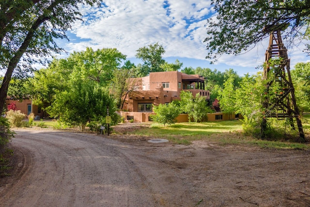 2505 Elfego Rd NW, Albuquerque, NM 87107 - adobe home featuring stucco siding and dirt driveway