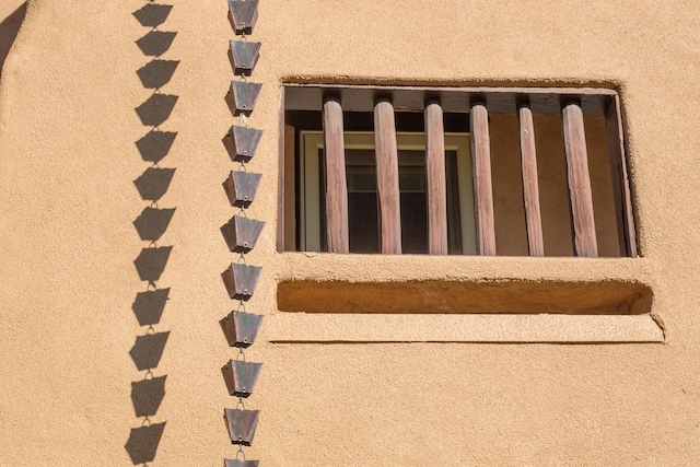 2505 Elfego Rd NW, Albuquerque, NM 87107 - detailed view of stucco siding