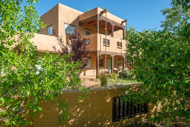 2505 Elfego Rd NW, Albuquerque, NM 87107 - rear view of property featuring stucco siding and a balcony