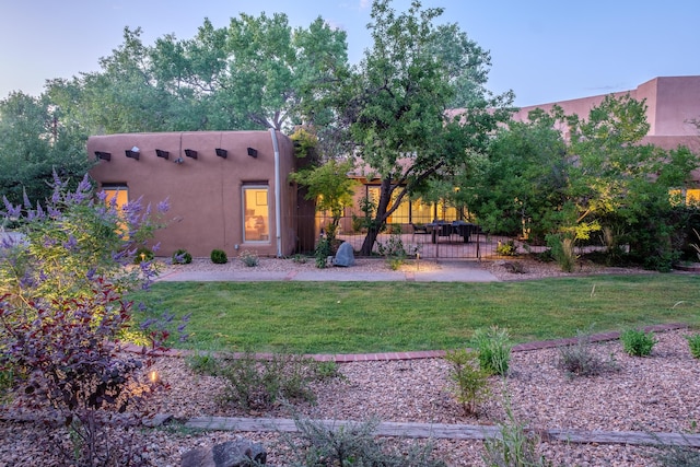 2505 Elfego Rd NW, Albuquerque, NM 87107 - view of green lawn