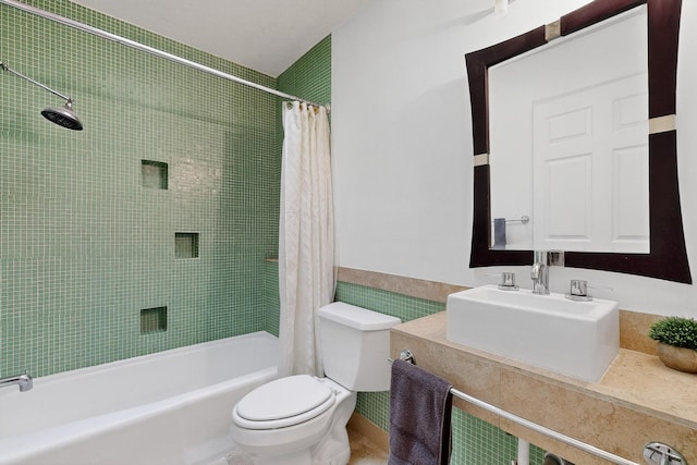 2900 Vista Del Rey NE Unit 7A, Albuquerque, NM 87112 - full bath with shower / tub combo with curtain and vanity