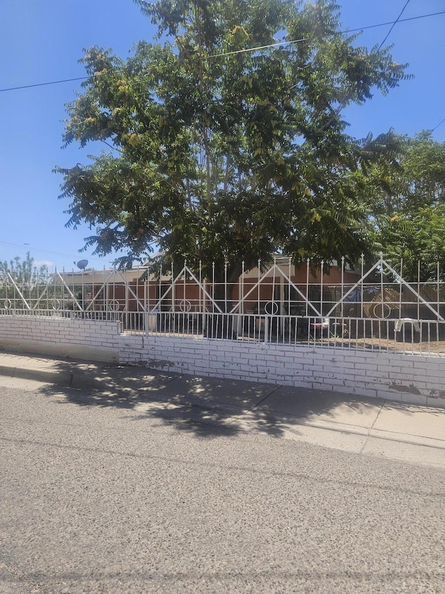 1921 John St SE, Albuquerque, NM 87102 - view of gate