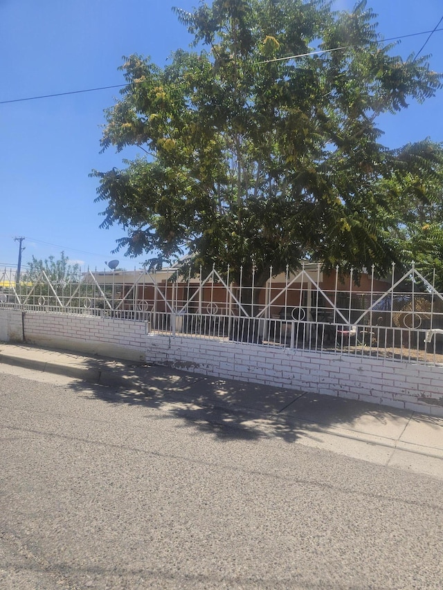 1921 John St SE, Albuquerque, NM 87102 - view of gate