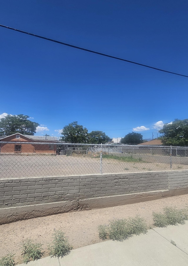 1921 John St SE, Albuquerque, NM 87102 - view of yard