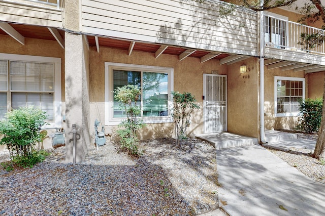 700 Fruit Ave NW Unit G, Albuquerque, NM 87102 - view of exterior entry featuring stucco siding and a balcony