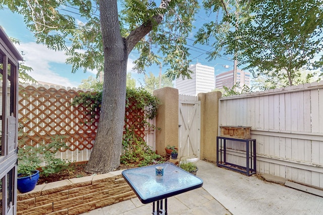700 Fruit Ave NW Unit G, Albuquerque, NM 87102 - fenced backyard with a patio and a gate