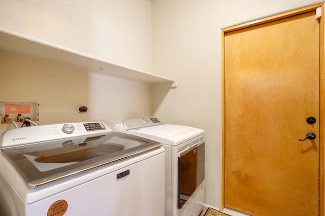 6615 Mountain Hawk Loop NE, Rio Rancho, NM 87144 - laundry room featuring independent washer and dryer