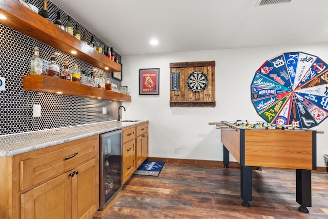 1524 W Meadowlark Ln, Corrales, NM 87048 - indoor wet bar featuring wine cooler, dark wood finished floors, and recessed lighting