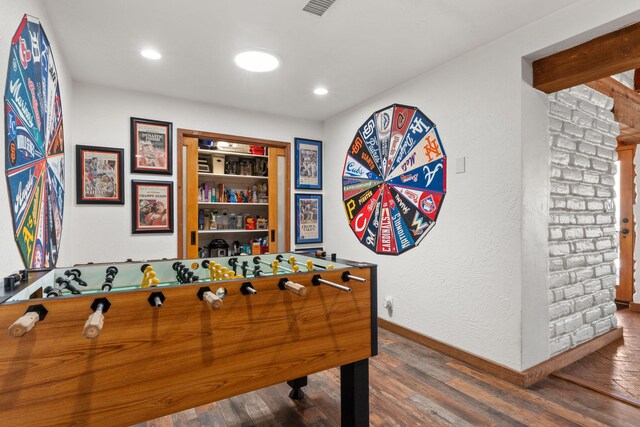 1524 W Meadowlark Ln, Corrales, NM 87048 - rec room featuring wood finished floors and recessed lighting