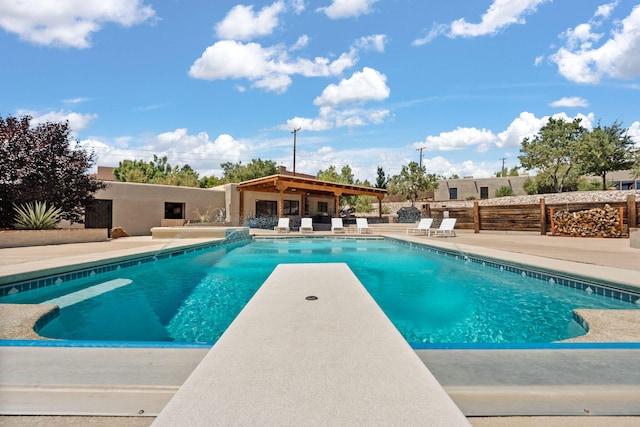 1524 W Meadowlark Ln, Corrales, NM 87048 - view of pool with a patio area and a diving board