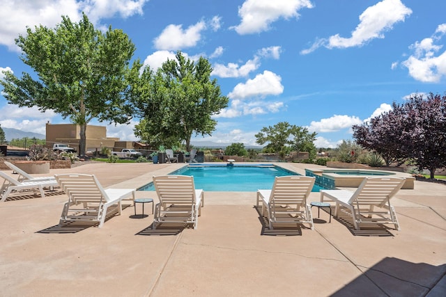 1524 W Meadowlark Ln, Corrales, NM 87048 - outdoor pool with an in-ground hot tub and a patio