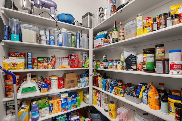 9909 Saddlehorn Trl SW, Albuquerque, NM 87121 - view of pantry
