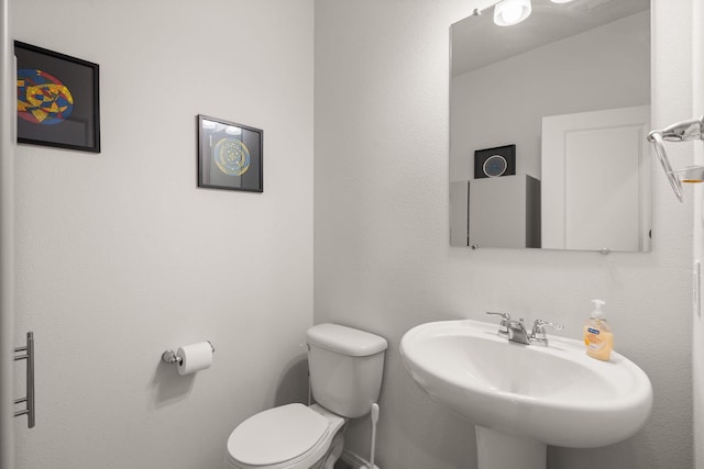 9909 Saddlehorn Trl SW, Albuquerque, NM 87121 - bathroom featuring a sink and toilet
