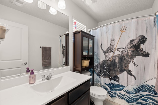 9909 Saddlehorn Trl SW, Albuquerque, NM 87121 - full bathroom with vanity, a textured ceiling, curtained shower, and tile patterned floors