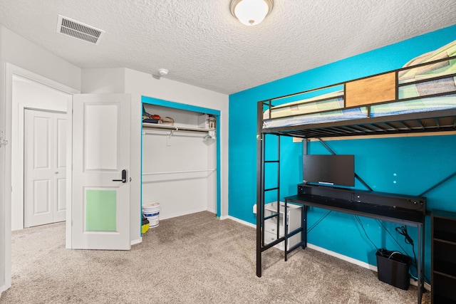 9909 Saddlehorn Trl SW, Albuquerque, NM 87121 - unfurnished bedroom featuring carpet floors, a closet, and a textured ceiling