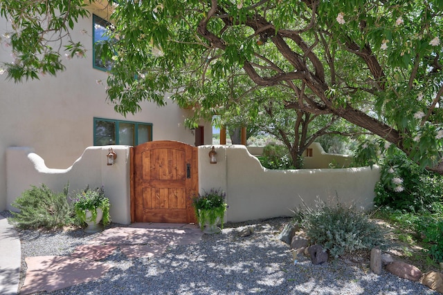 276 Trosello Ln, Corrales, NM 87048 - gate with a fenced front yard