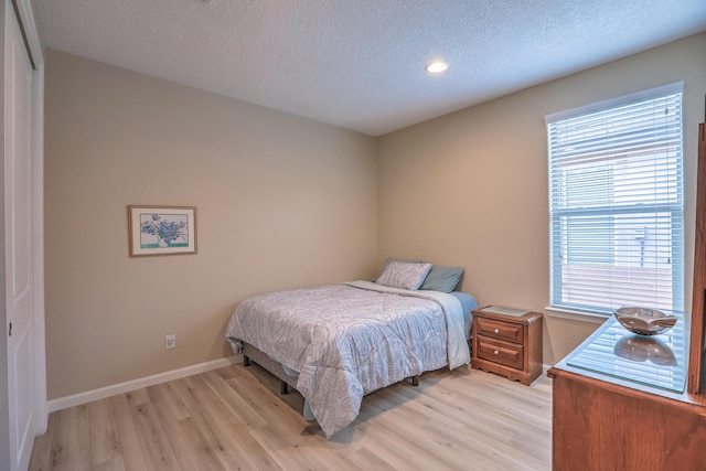 2952 Kings Canyon Loop NE, Rio Rancho, NM 87144 - bedroom featuring light wood-style floors, a textured ceiling, and recessed lighting