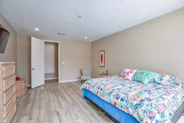 2952 Kings Canyon Loop NE, Rio Rancho, NM 87144 - bedroom featuring light wood-type flooring, recessed lighting, and a textured ceiling