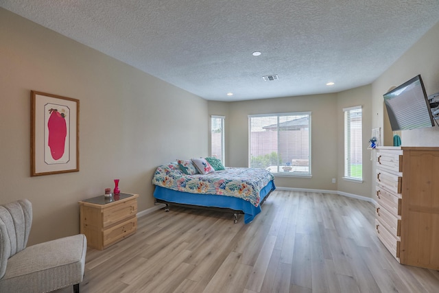 2952 Kings Canyon Loop NE, Rio Rancho, NM 87144 - bedroom with light wood-style flooring, a textured ceiling, and recessed lighting