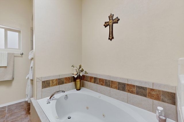 2504 Campeche Rd NE, Rio Rancho, NM 87144 - bathroom featuring a jetted tub and baseboards