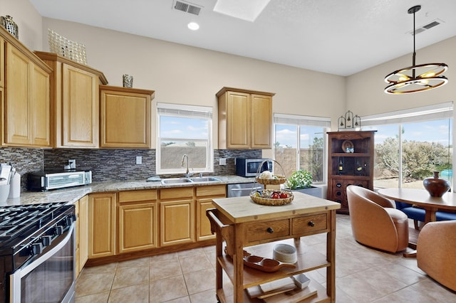 2504 Campeche Rd NE, Rio Rancho, NM 87144 - kitchen with stainless steel appliances, tasteful backsplash, healthy amount of natural light, light tile patterned flooring, and recessed lighting