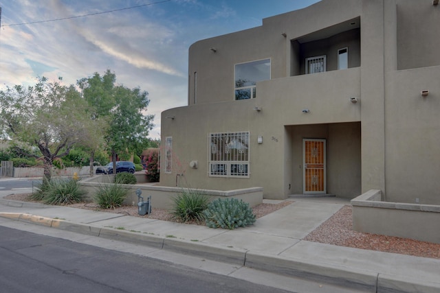 315 11th St SW, Albuquerque, NM 87102 - pueblo-style home with stucco siding