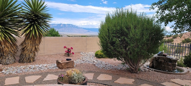 2308 Desert View Rd NE, Rio Rancho, NM 87144 - view of yard featuring a mountain view