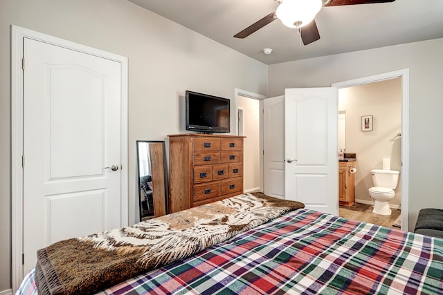 150 Ponderosa Way, Jemez Springs, NM 87025 - bedroom featuring ensuite bath and a ceiling fan