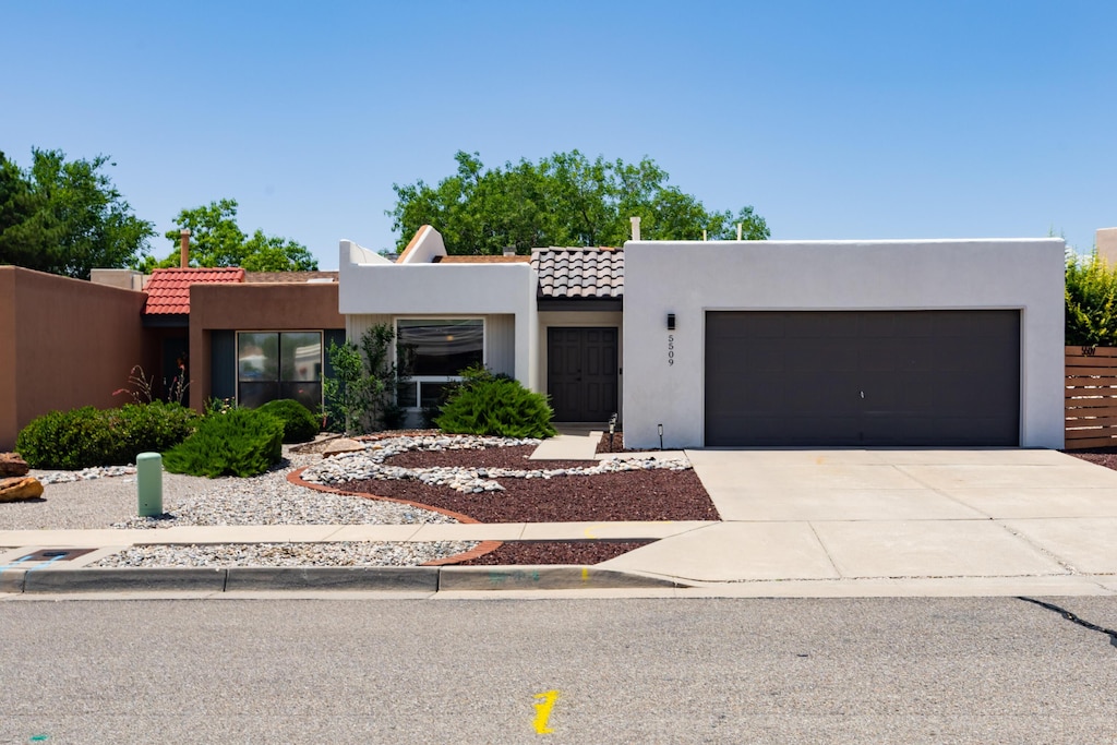 5509 Amigo Way NE, Albuquerque, NM 87111 - photo 1