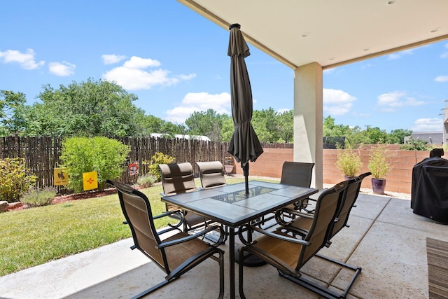 3204 Maxum Ln NW, Albuquerque, NM 87104 - fenced backyard with outdoor dining area, a patio area, and grilling area
