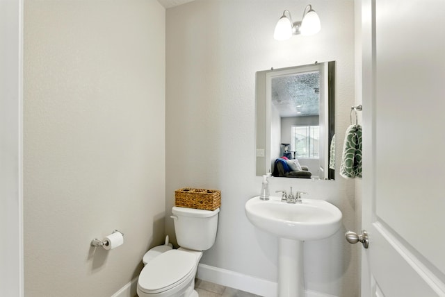 4529 Skyline Loop NE, Rio Rancho, NM 87144 - bathroom featuring toilet and baseboards