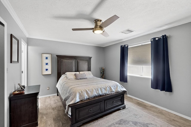 9616 Eucariz Ave SW, Albuquerque, NM 87121 - bedroom with light wood finished floors, a textured ceiling, ornamental molding, and ceiling fan