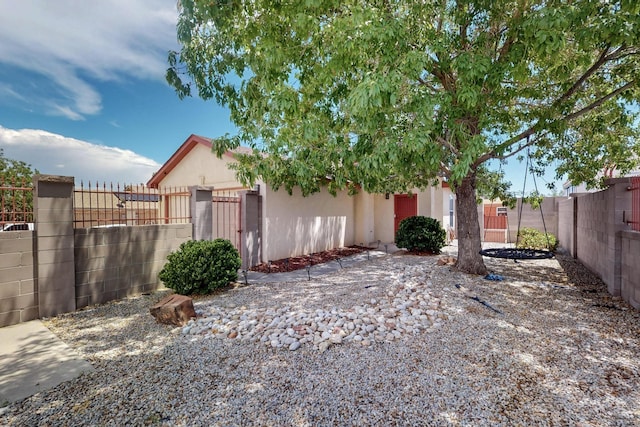 9616 Eucariz Ave SW, Albuquerque, NM 87121 - fenced yard with a gate