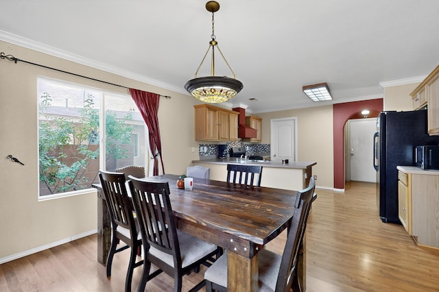 701 Autumn Meadows Dr, Rio Rancho, NM 87144 - dining area with light wood-type flooring, crown molding, and arched walkways