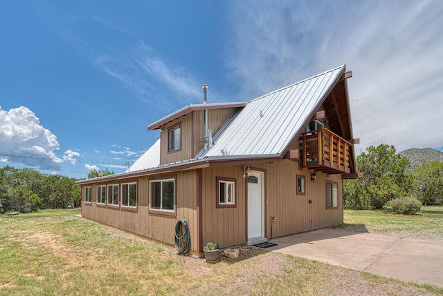 1 Dinosaur Rd, Stanley, NM 87056 - rear view of house featuring a lawn and a metal roof