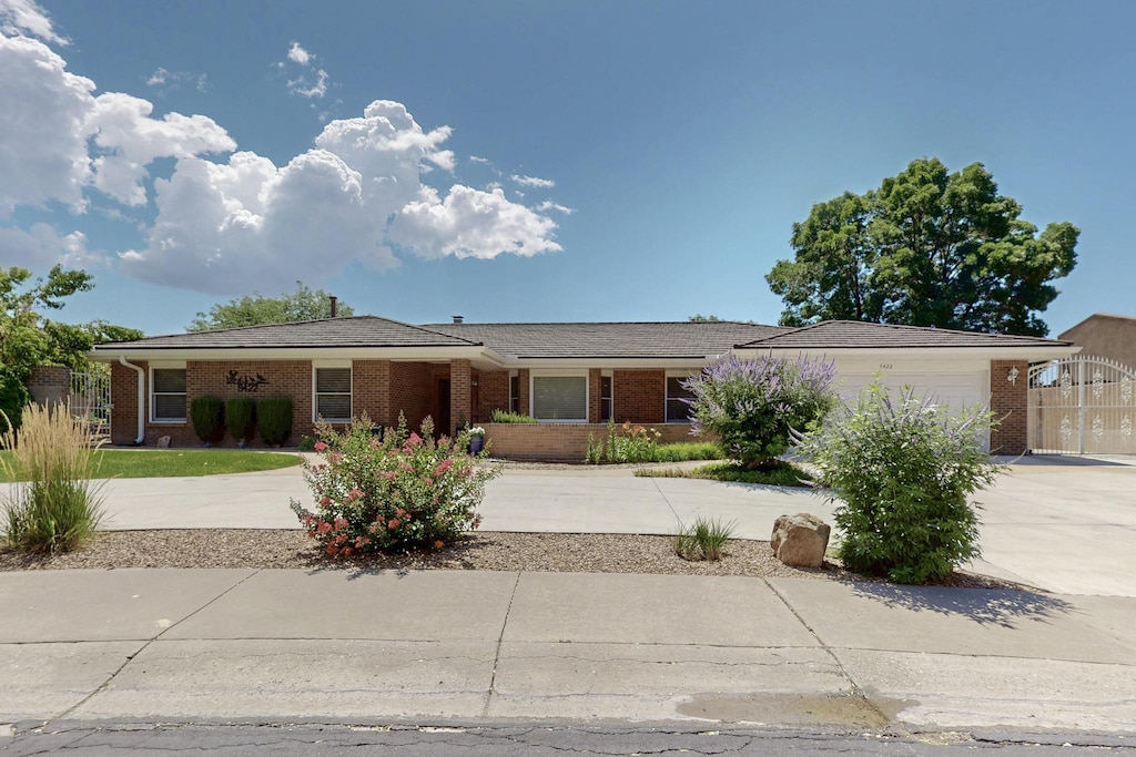 9422 Oakmont Rd NE, Albuquerque, NM 87111 - photo 1
