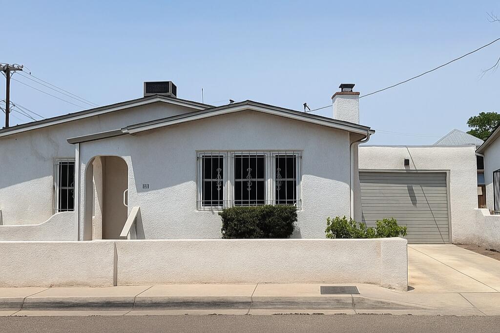 207 19th St NW, Albuquerque, NM 87104 - photo 1