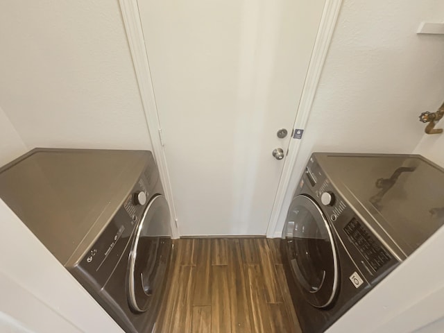 1225 La Fonda St, Bernalillo, NM 87004 - laundry area featuring washer and dryer and wood finished floors