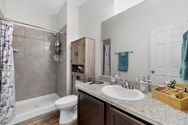 6383 Gannett Dr NE, Rio Rancho, NM 87144 - bathroom with vanity, tiled shower, and wood finished floors