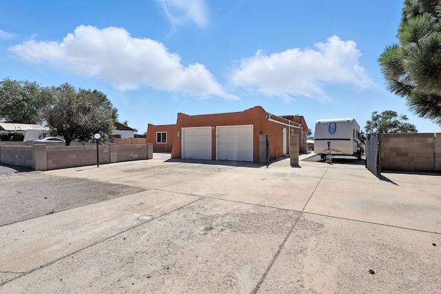 120 Itasca Rd SE, Rio Rancho, NM 87124 - garage featuring concrete driveway